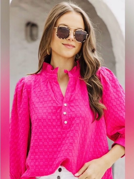 Shop The Mint Tops - Shop the Mint Textured Knit V-Neck Pullover Blouse Ruffled Collar 3/4 sleeves M